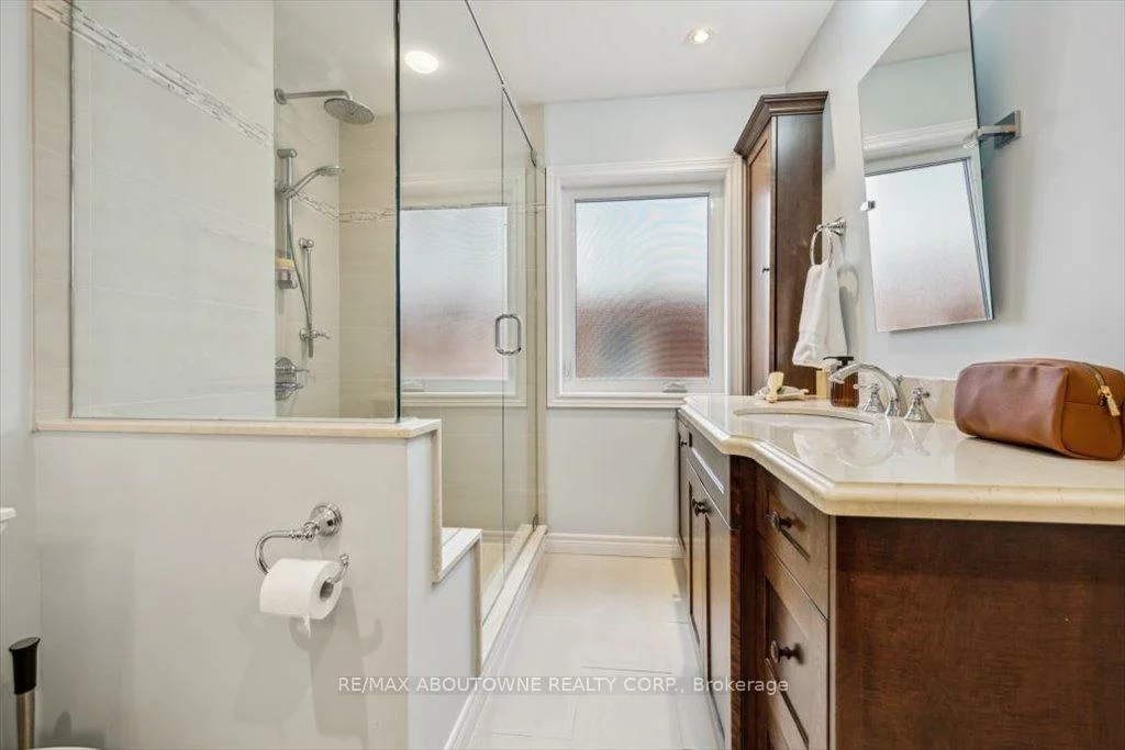 101, Westchester, 1015 - RO River Oaks, Oakville