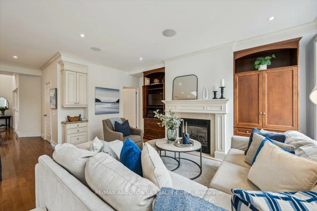101, Westchester, 1015 - RO River Oaks, Oakville