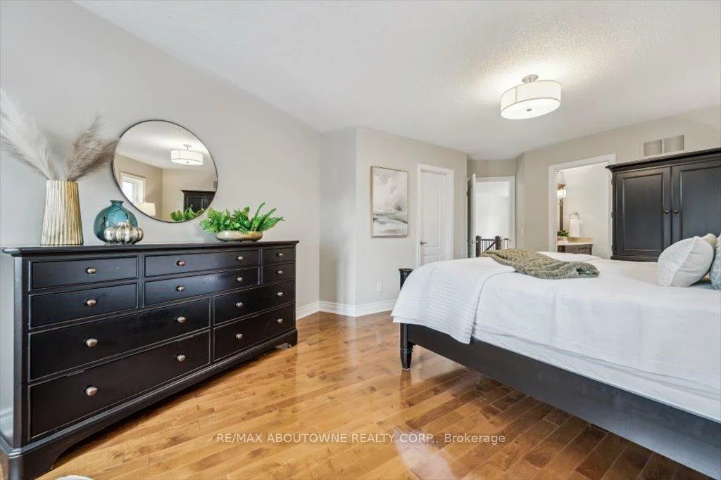 101, Westchester, 1015 - RO River Oaks, Oakville