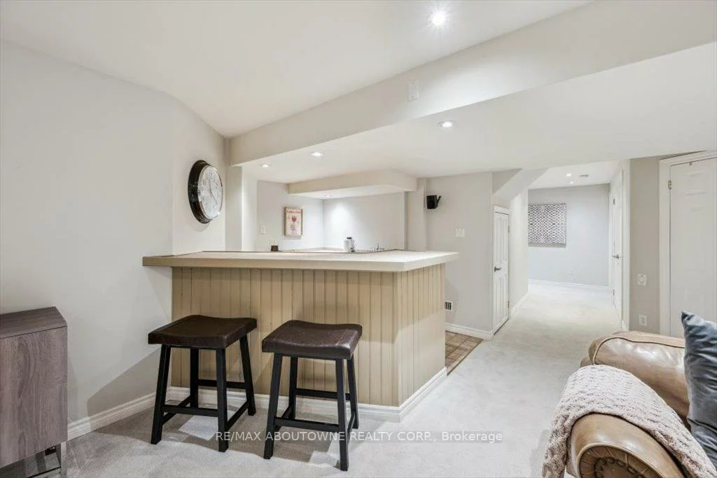 101, Westchester, 1015 - RO River Oaks, Oakville