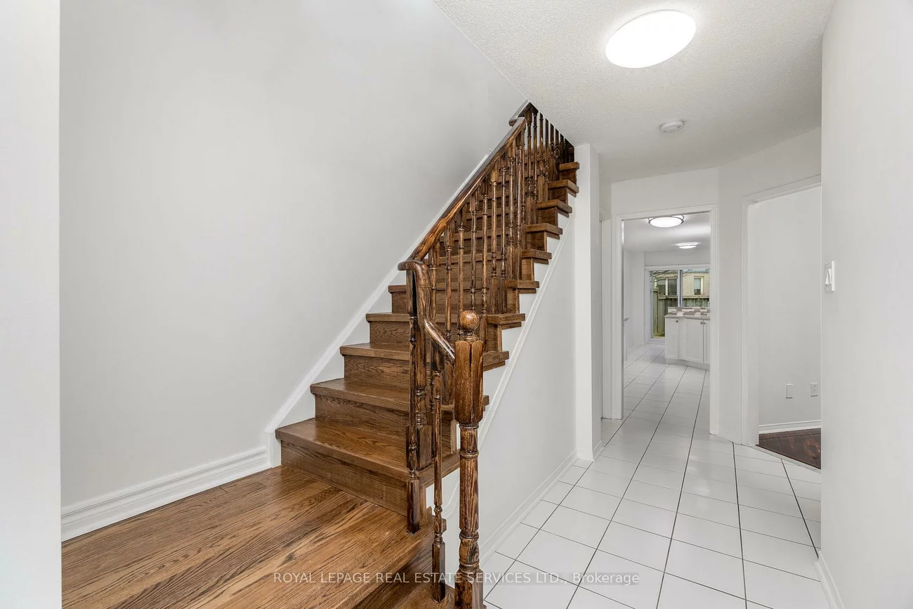 1141, Westview, 1022 - WT West Oak Trails, Oakville