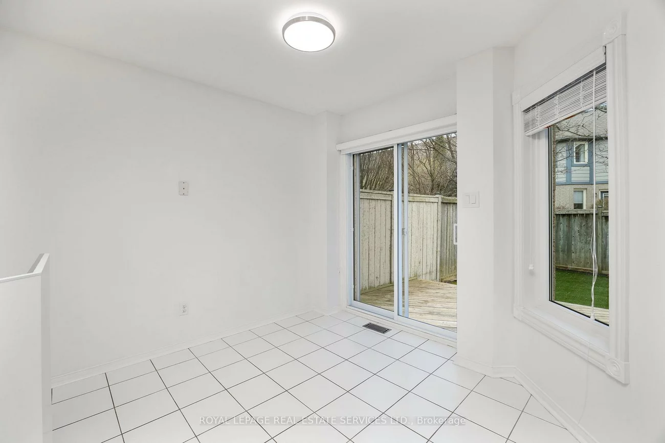 1141, Westview, 1022 - WT West Oak Trails, Oakville