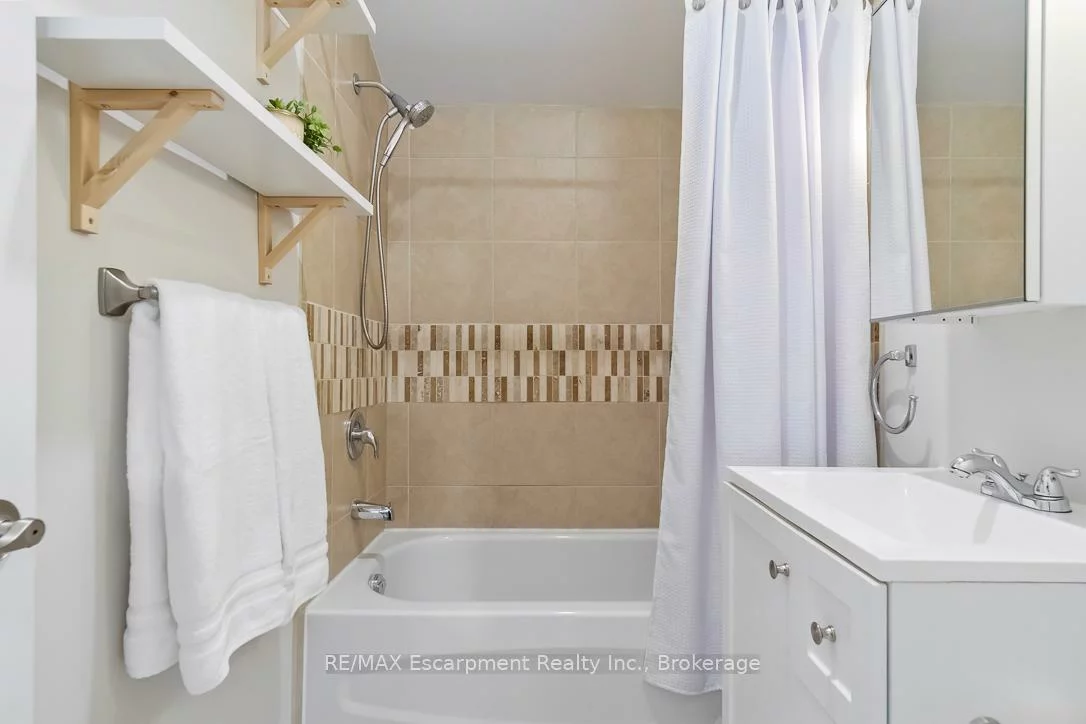 12, Washington, 1002 - CO Central, Oakville