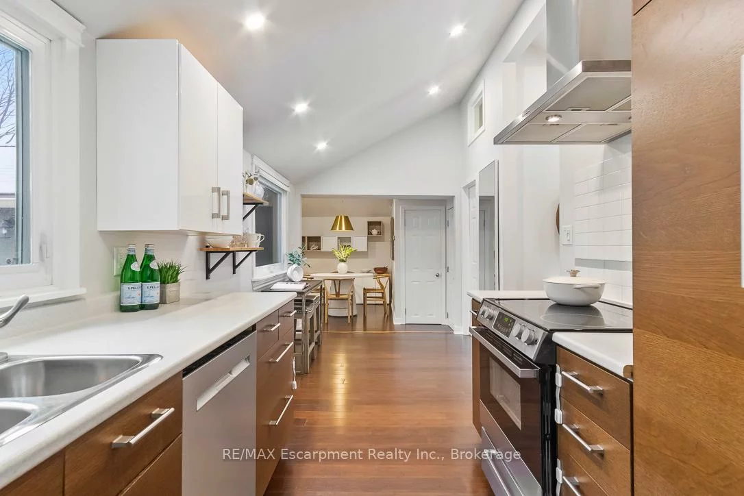 12, Washington, 1002 - CO Central, Oakville