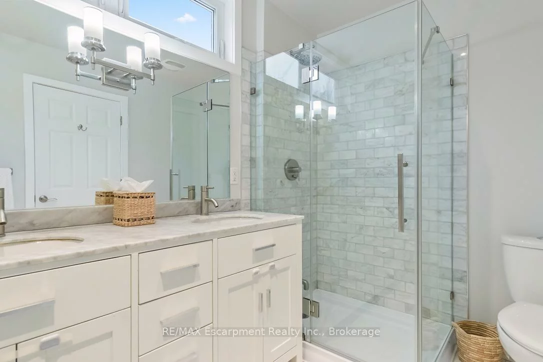 12, Washington, 1002 - CO Central, Oakville