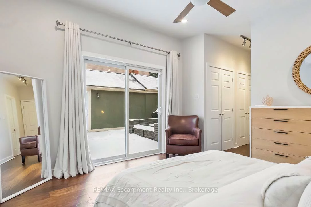 12, Washington, 1002 - CO Central, Oakville