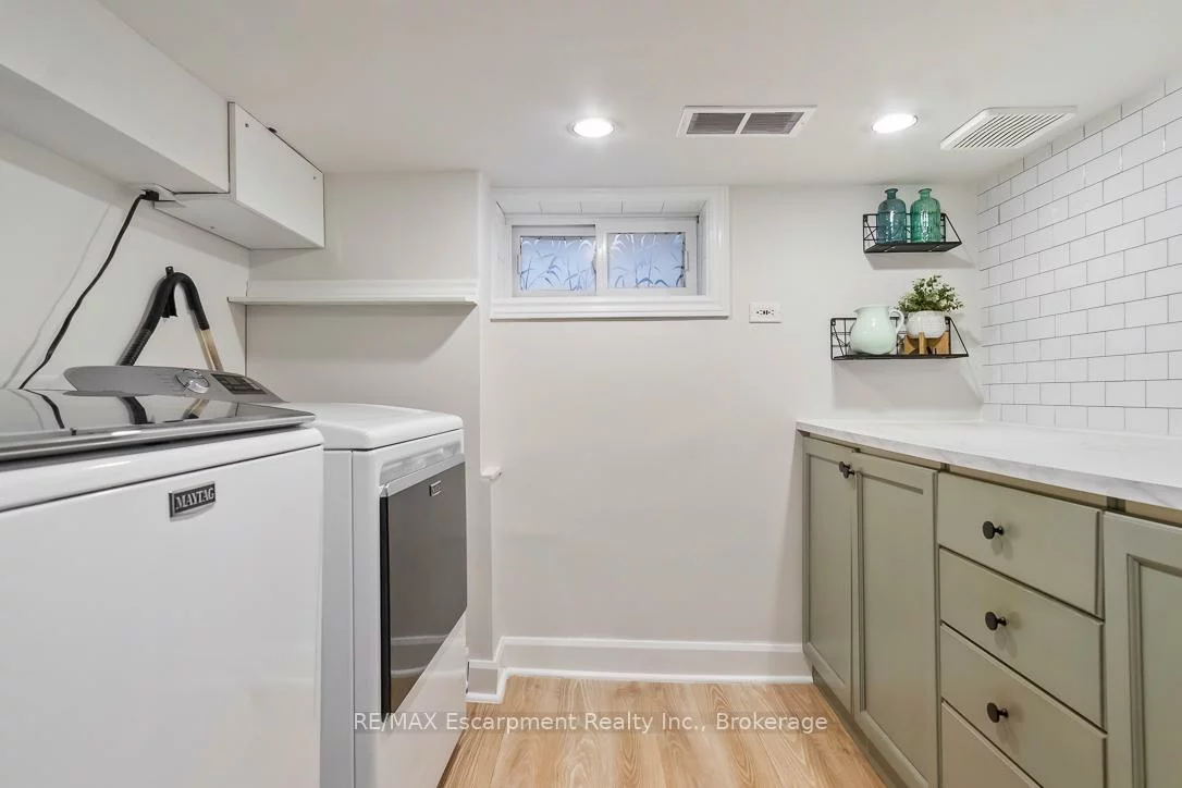 12, Washington, 1002 - CO Central, Oakville