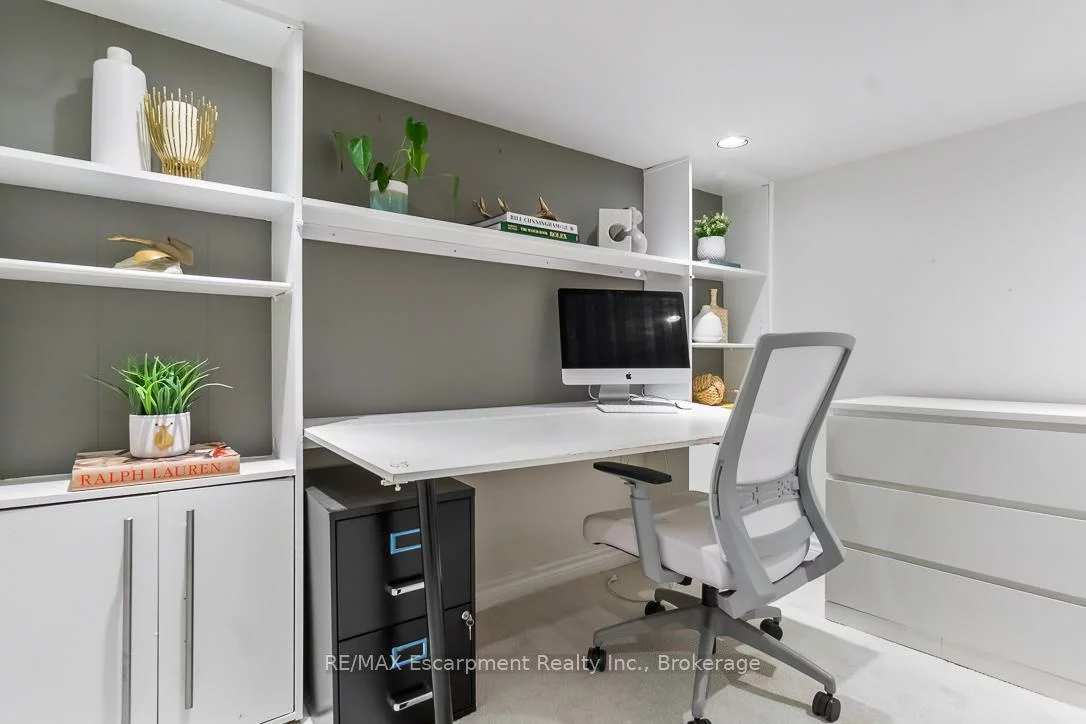 12, Washington, 1002 - CO Central, Oakville