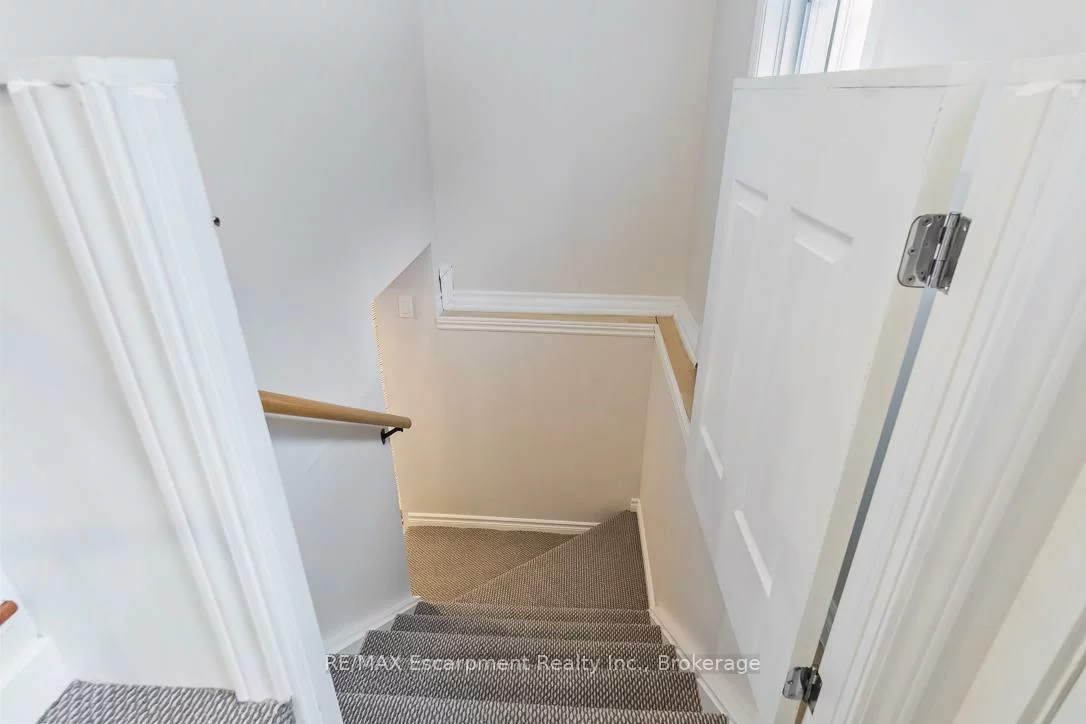12, Washington, 1002 - CO Central, Oakville