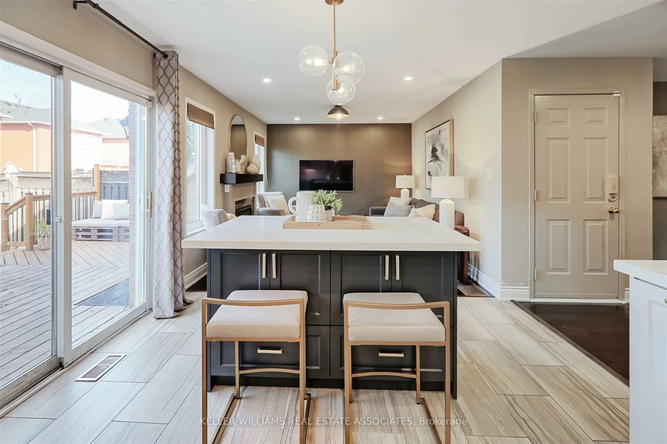 2193, Crestmont, 1022 - WT West Oak Trails, Oakville