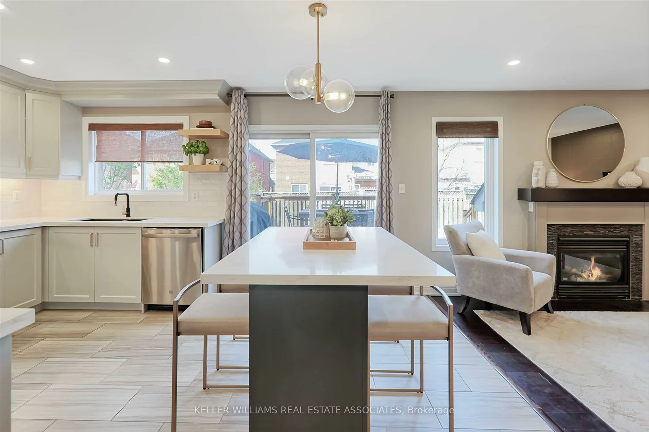 2193, Crestmont, 1022 - WT West Oak Trails, Oakville