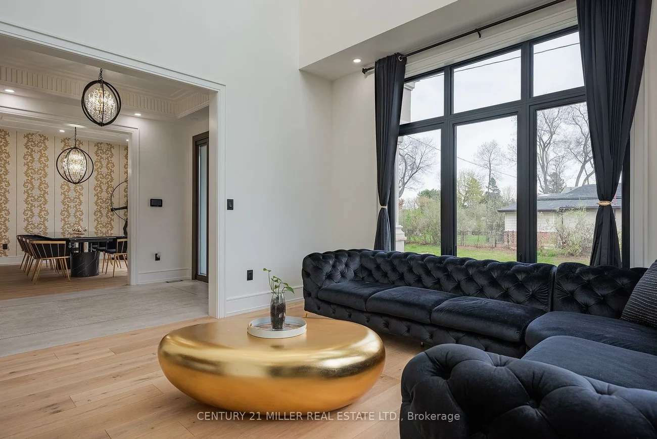 2049, Wakely, 1020 - WO West, Oakville