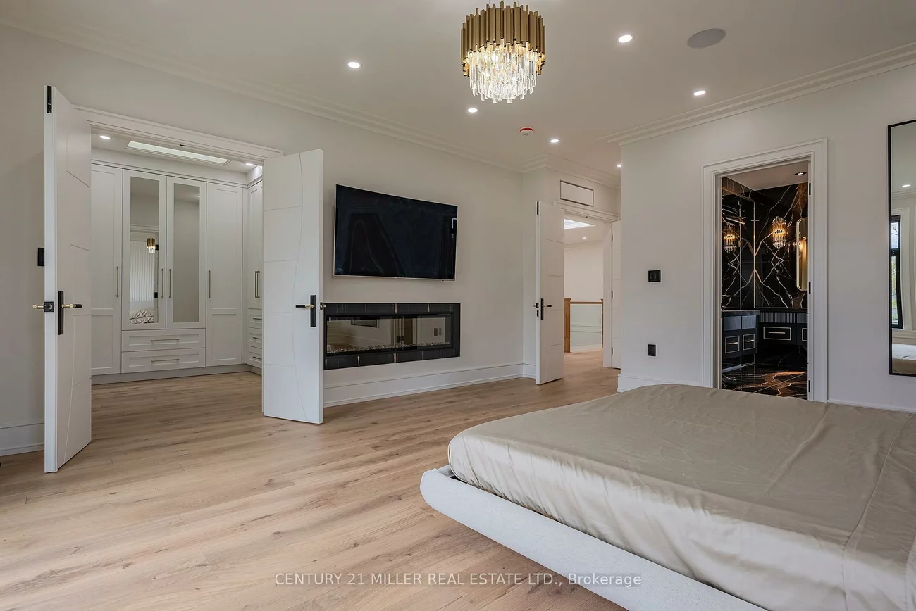 2049, Wakely, 1020 - WO West, Oakville