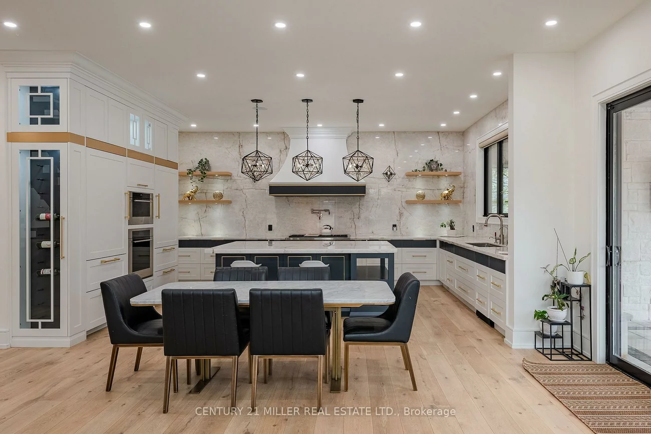 2049, Wakely, 1020 - WO West, Oakville