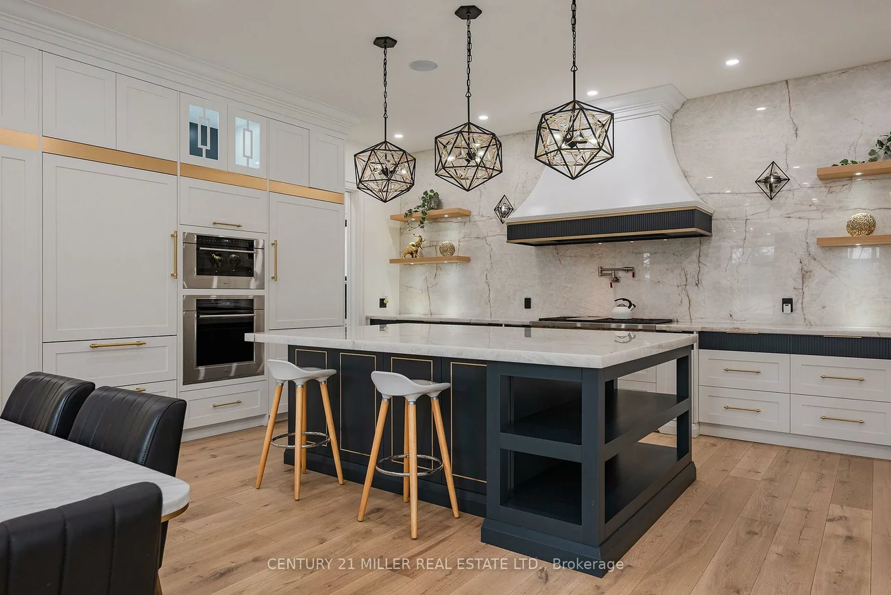 2049, Wakely, 1020 - WO West, Oakville