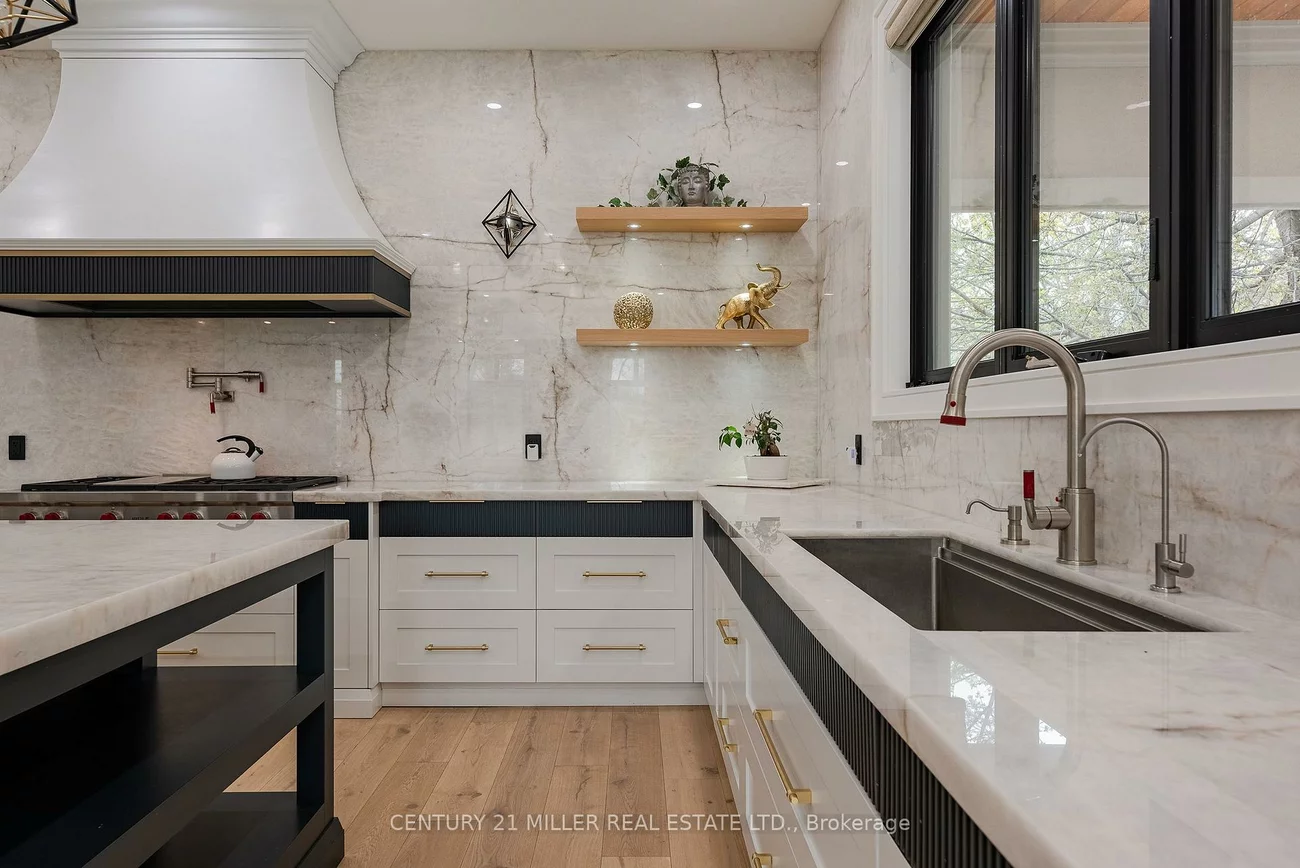 2049, Wakely, 1020 - WO West, Oakville