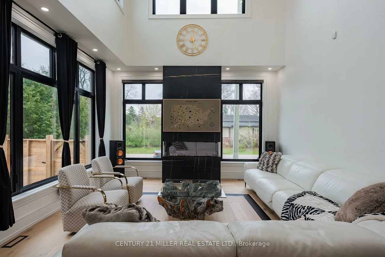 2049, Wakely, 1020 - WO West, Oakville