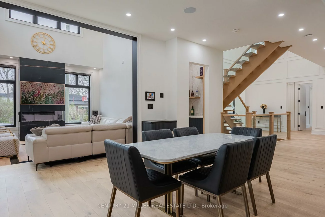 2049, Wakely, 1020 - WO West, Oakville