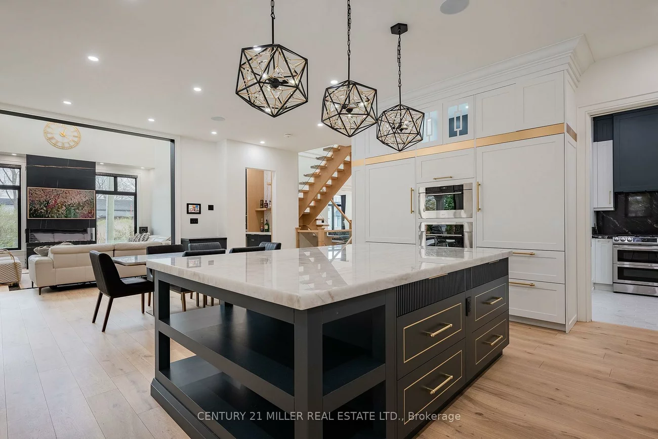 2049, Wakely, 1020 - WO West, Oakville
