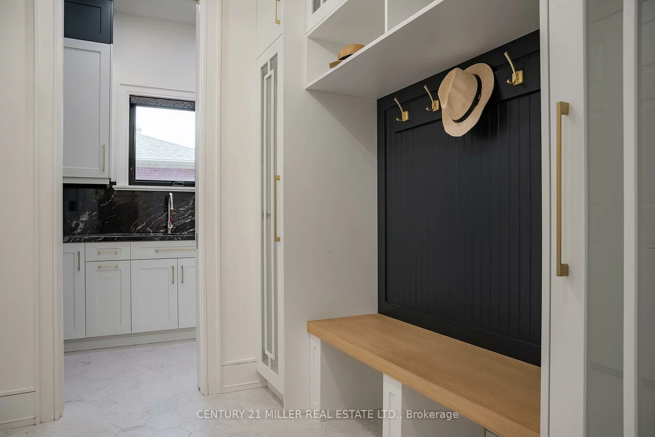 2049, Wakely, 1020 - WO West, Oakville