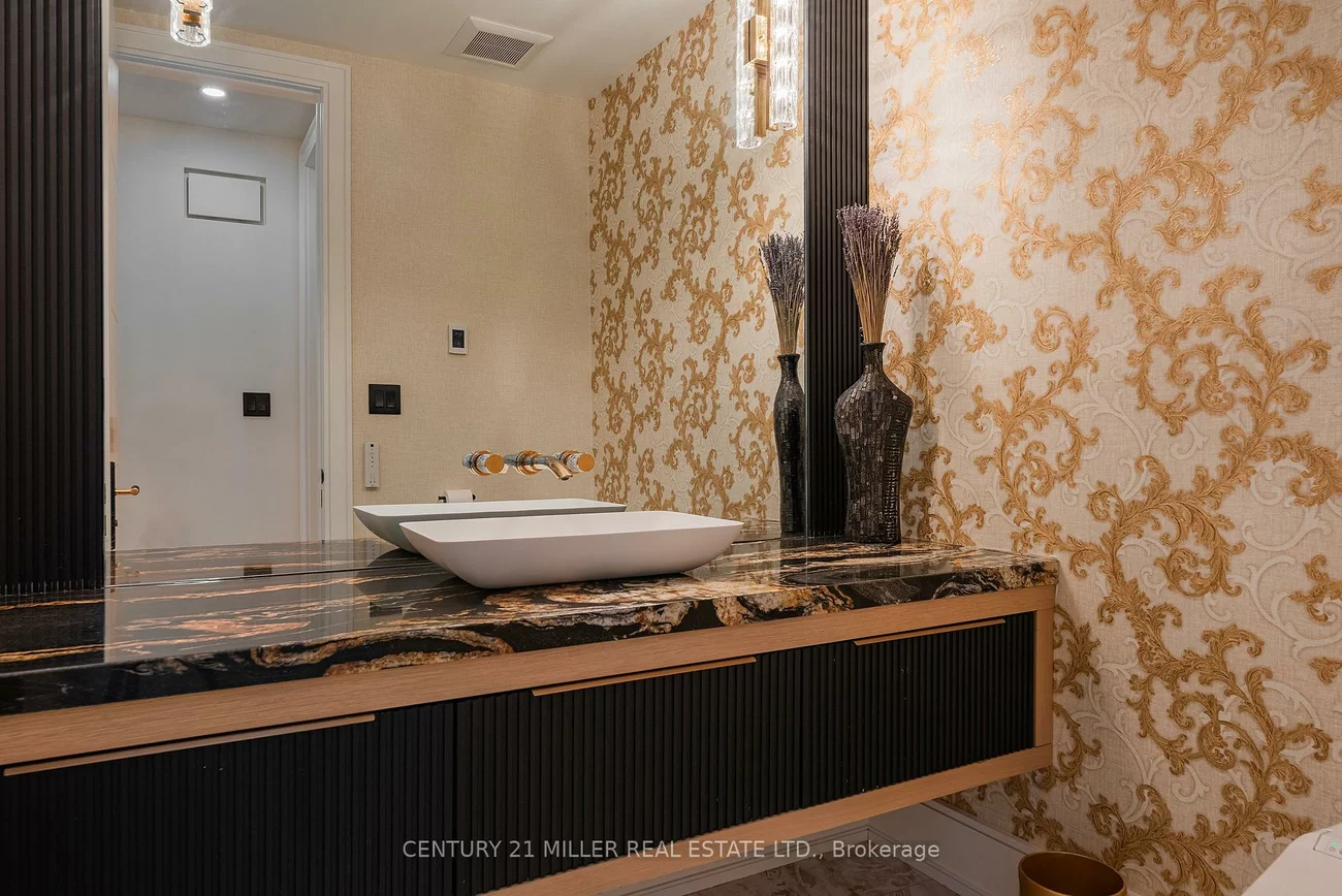 2049, Wakely, 1020 - WO West, Oakville