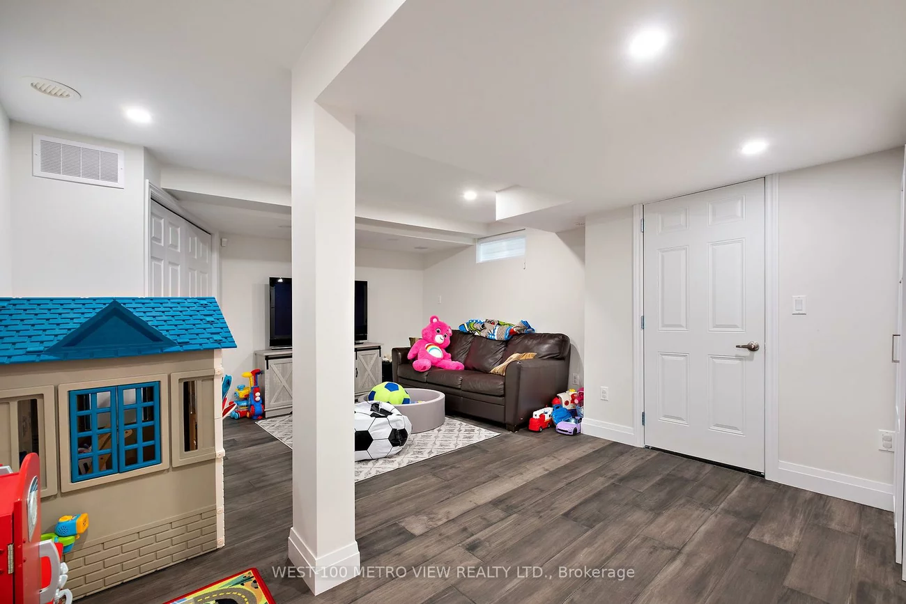 499, Dundas, 1010 - JM Joshua Meadows, Oakville