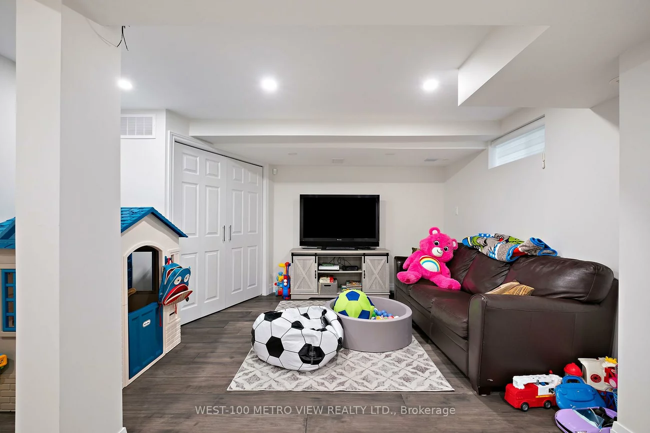 499, Dundas, 1010 - JM Joshua Meadows, Oakville