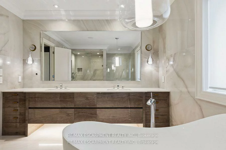 282, Tudor, 1020 - WO West, Oakville