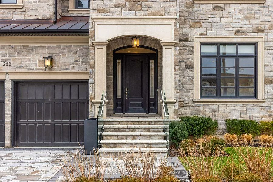 282, Tudor, 1020 - WO West, Oakville