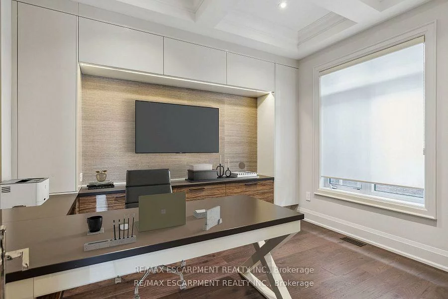 282, Tudor, 1020 - WO West, Oakville