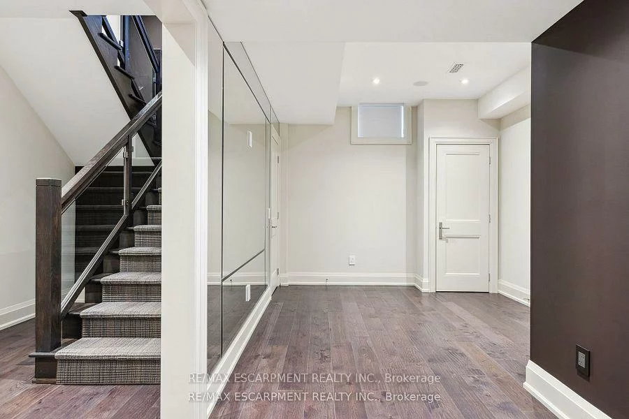 282, Tudor, 1020 - WO West, Oakville