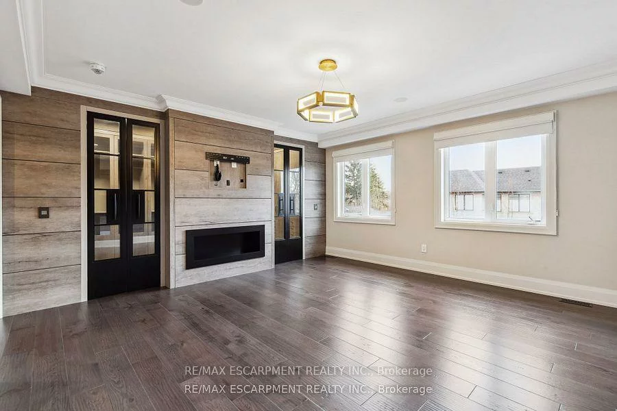 282, Tudor, 1020 - WO West, Oakville