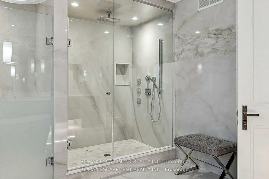 282, Tudor, 1020 - WO West, Oakville