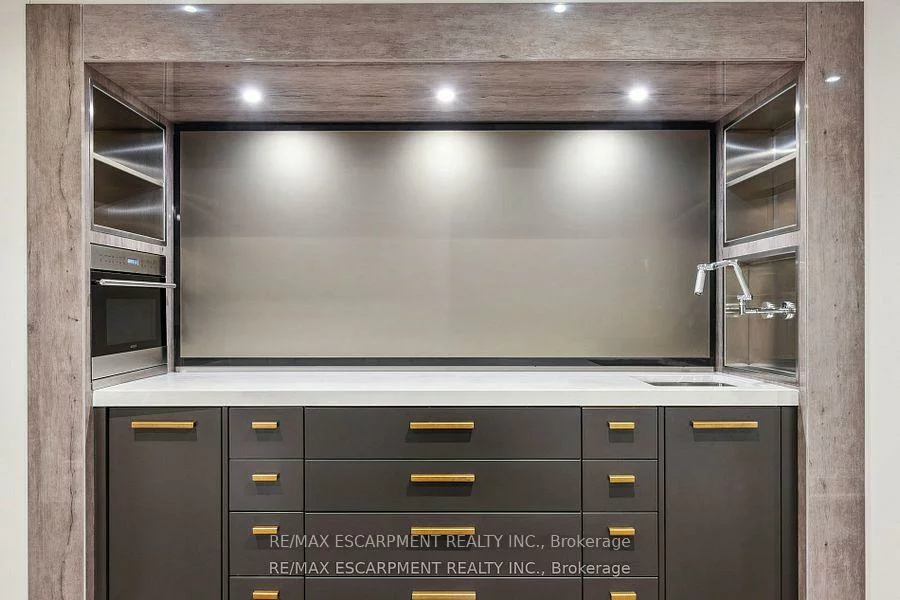 282, Tudor, 1020 - WO West, Oakville