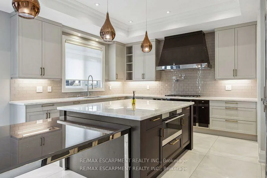 282, Tudor, 1020 - WO West, Oakville