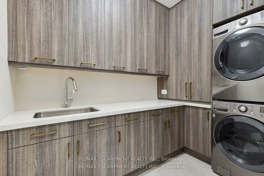 282, Tudor, 1020 - WO West, Oakville