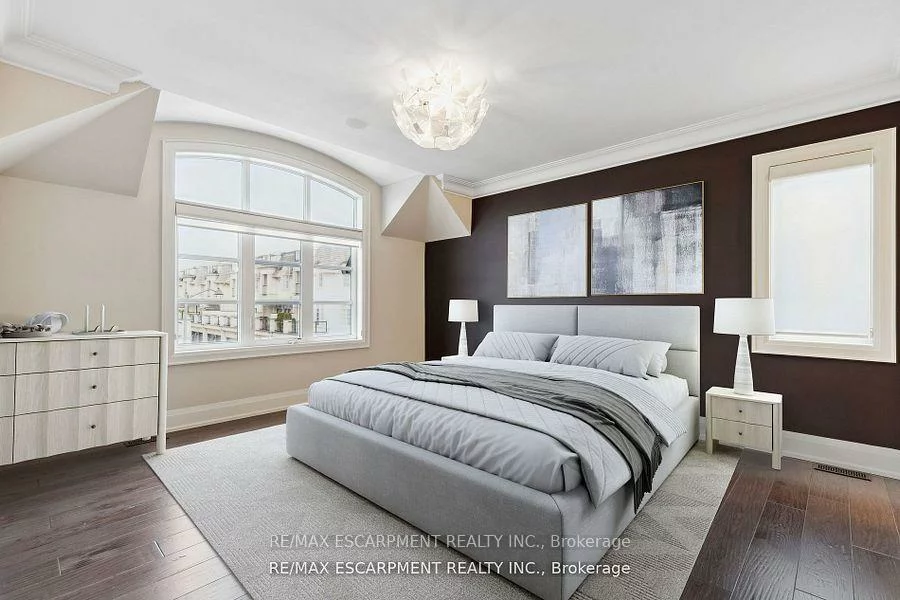 282, Tudor, 1020 - WO West, Oakville