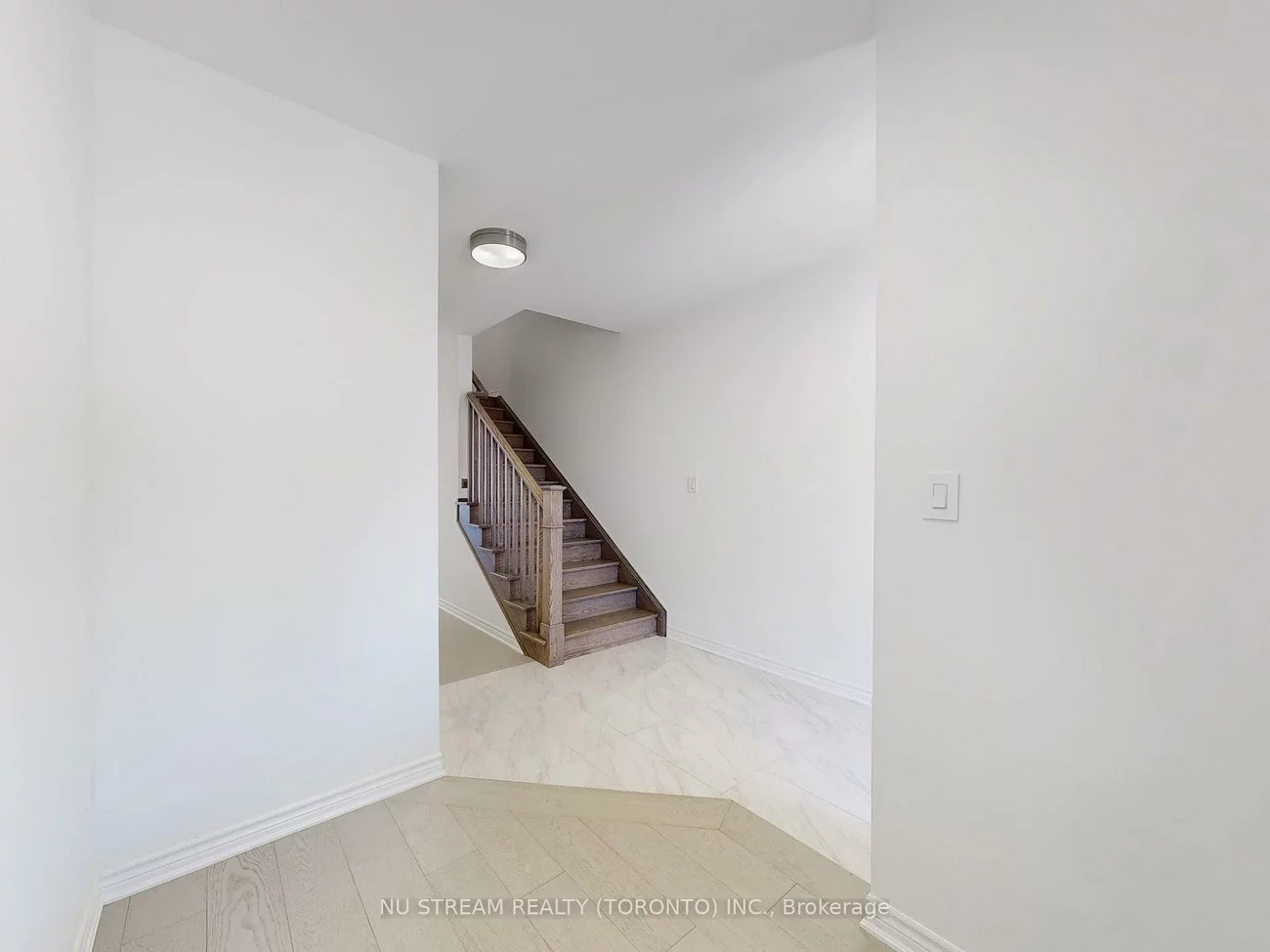 3049, Langdon, 1010 - JM Joshua Meadows, Oakville