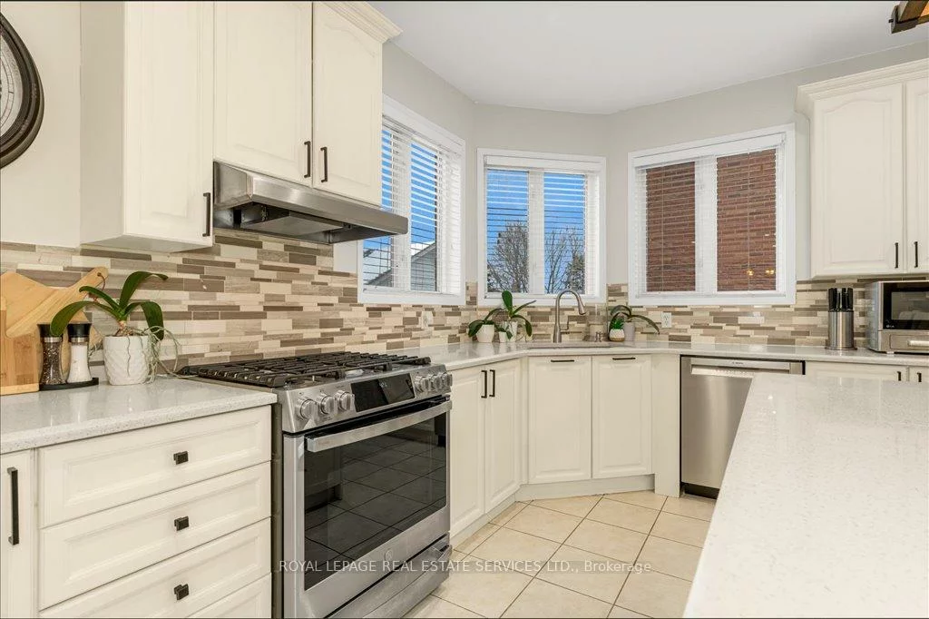 2483, Sunnyhurst, 1015 - RO River Oaks, Oakville