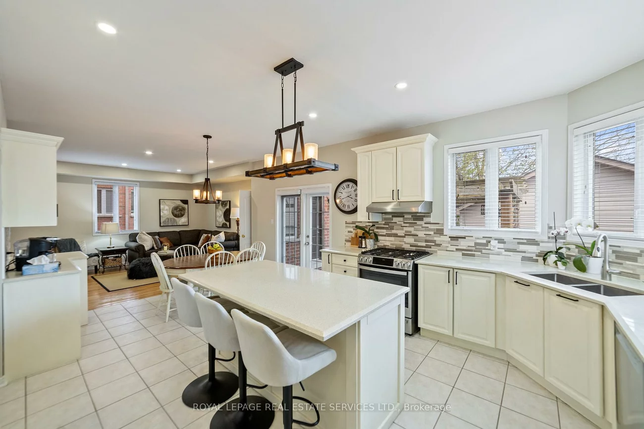 2483, Sunnyhurst, 1015 - RO River Oaks, Oakville