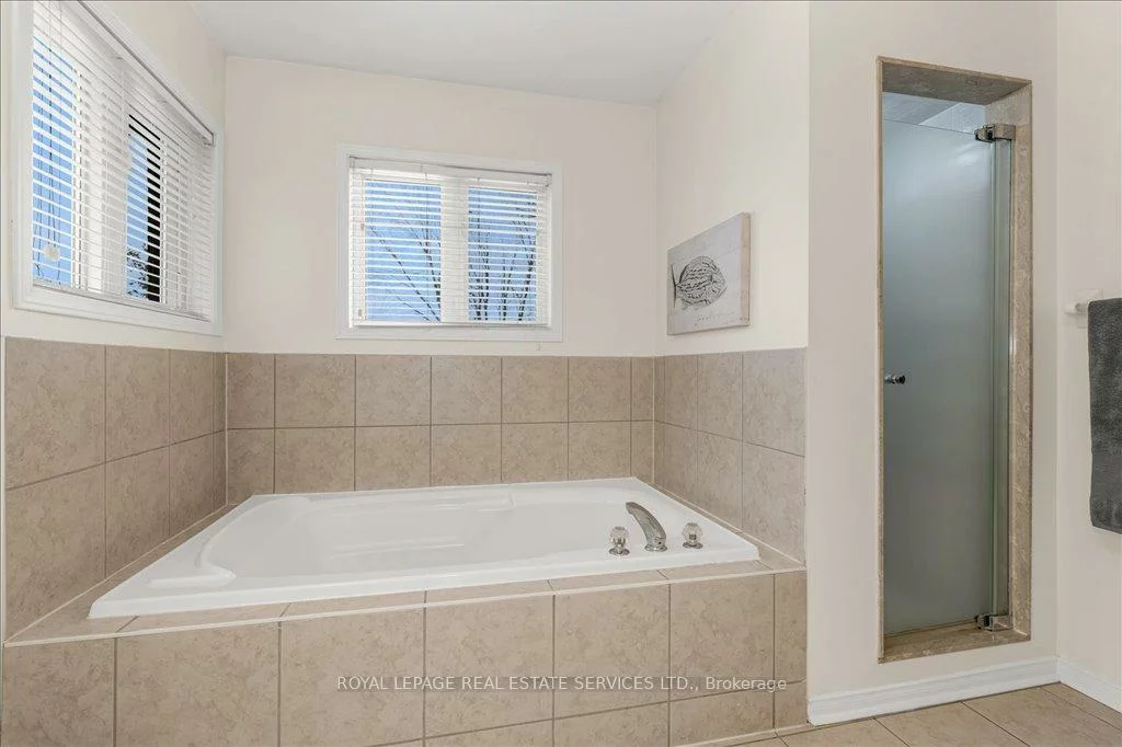 2483, Sunnyhurst, 1015 - RO River Oaks, Oakville