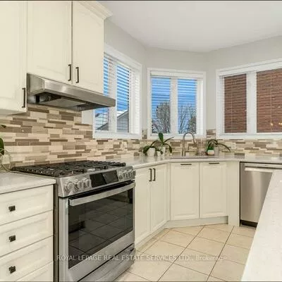2483, Sunnyhurst, 1015 - RO River Oaks, Oakville