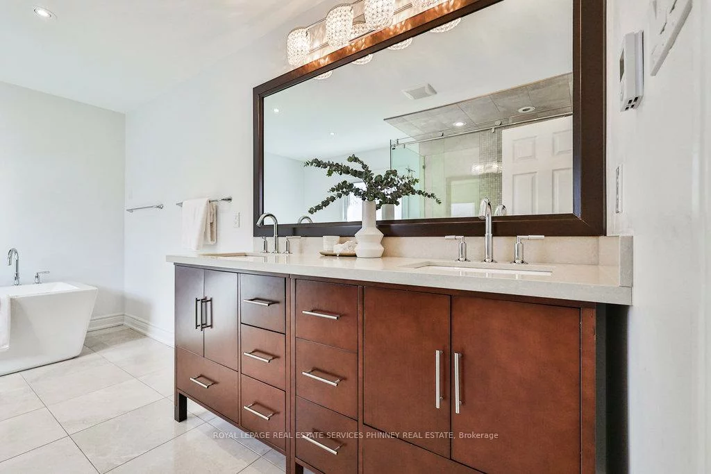 2764, Rosewood, 1004 - CV Clearview, Oakville