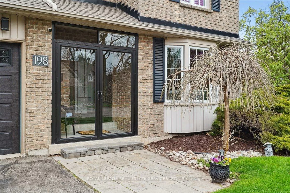 198, Somerville, 1001 - BR Bronte, Oakville