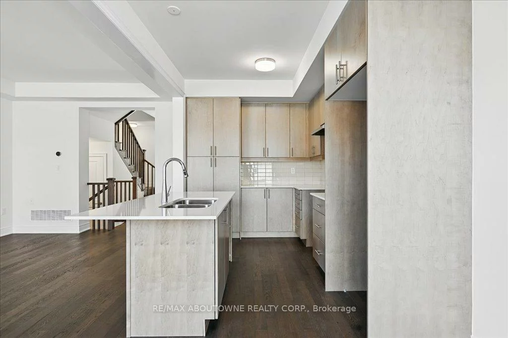 2184, Postmaster, 1019 - WM Westmount, Oakville