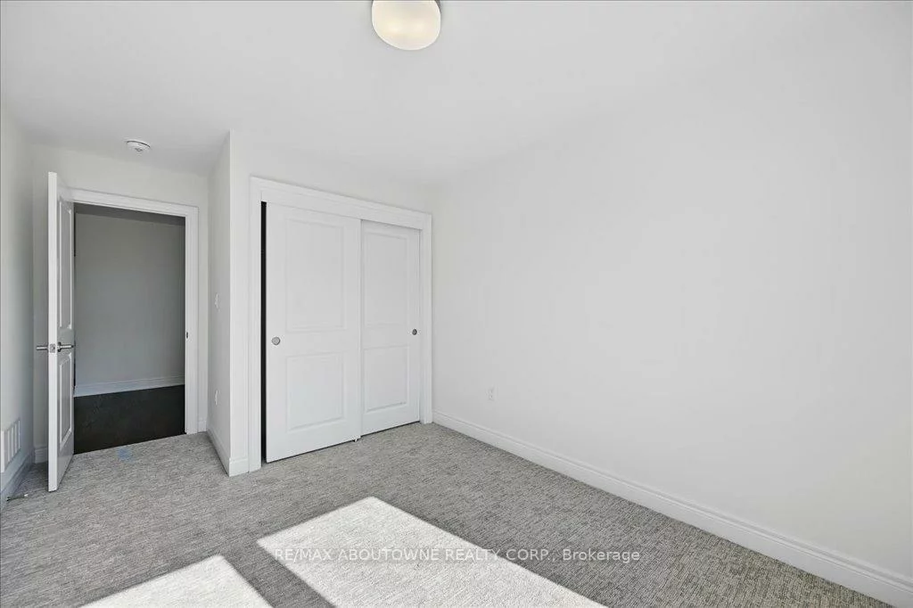 2184, Postmaster, 1019 - WM Westmount, Oakville