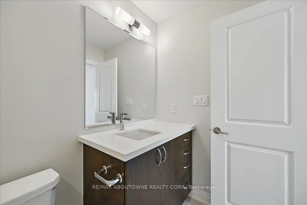 2184, Postmaster, 1019 - WM Westmount, Oakville