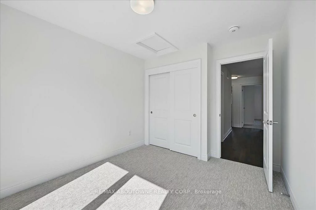 2184, Postmaster, 1019 - WM Westmount, Oakville
