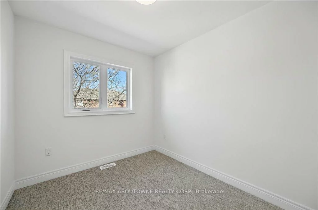 2184, Postmaster, 1019 - WM Westmount, Oakville