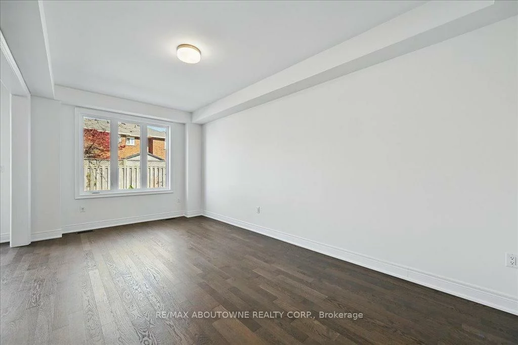 2184, Postmaster, 1019 - WM Westmount, Oakville